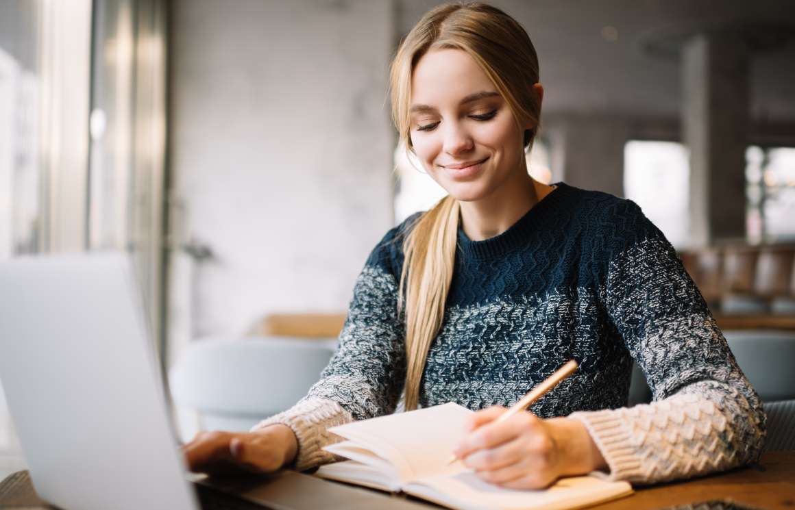 In che modo i compiti a casa influiscono sul sonno degli studenti?